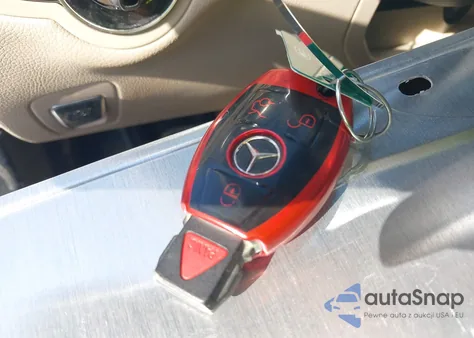 2015 Mercedes-Benz C 300 из США, поврежденный, VIN 55SWF4JBXFU071019